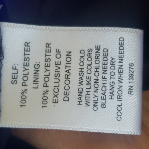 Signature Studio s artsy floral display laser cutout arms and scoop hems - Picture 9 of 9